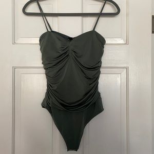 Express Size Medium, onsie
